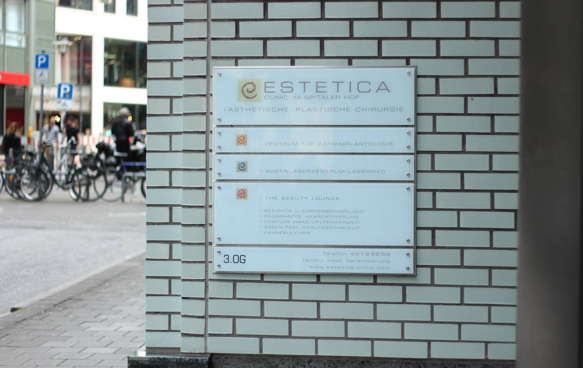 Bild Eingang Estetica Augenklinik in Hamburg 